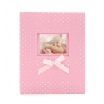 Kép 1/3 - Közepes méretű, rózsaszín fehér pöttyös fotóalbum cserélhető képpel a borítóján, rózsaszín masnival