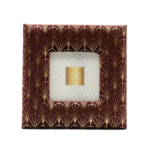 Kép 1/3 - Aranyszállal díszitett bordó plüss, kisebb méretű asztali képkeret