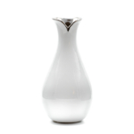 Kép 1/3 - Vékony nyakú ezüst szájú közepes méretű fehér kerámia váza