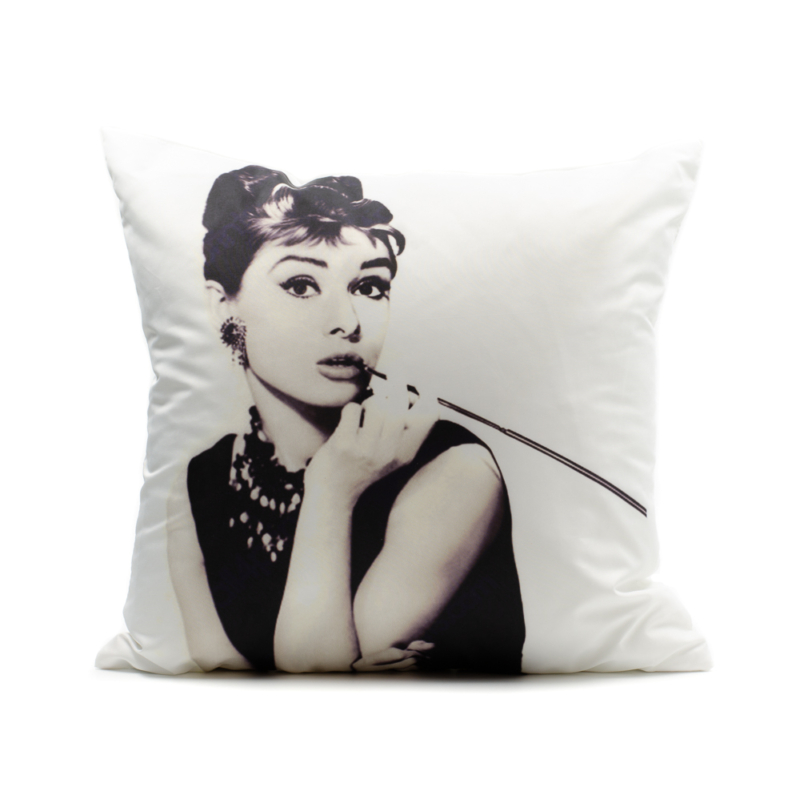 Audrey Hepburn fekete feher diszparna, 45x45 cm