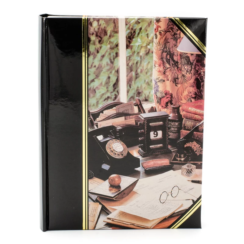 Retro iroasztal kozepes meretu fotoalbum