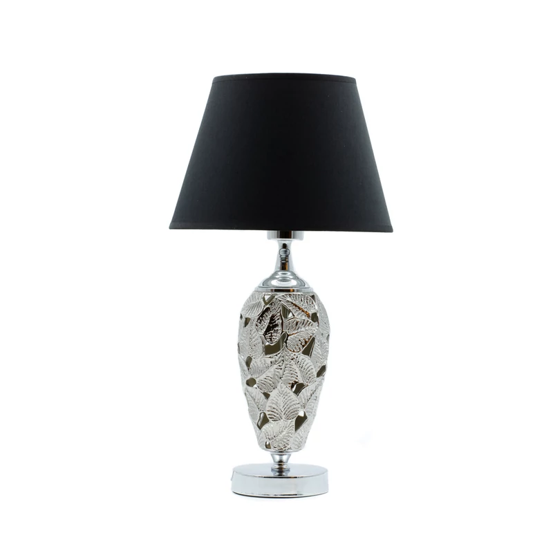 Ezust levelekbol kirakott asztali lampa fekete buraval