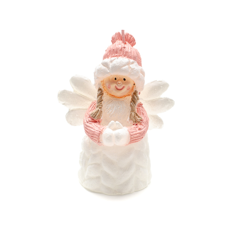Kisméretű kislány angyalka gyertya fehér ruhában, hógolyót tartva a kezében
